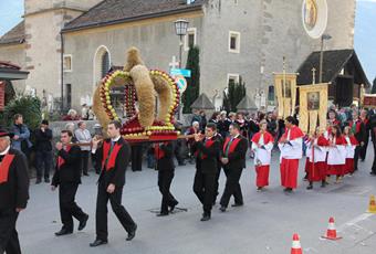 Kurzes Standkonzert der Musikkapelle Partschins, Herz-Jesu-Prozession