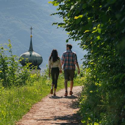 Lana connects. Movement and memories.