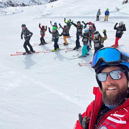 Ski & snowboard group instruction