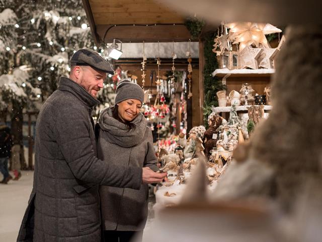 weihnachtsmarkt-weihnachten-paar-idm-suedtirol-alex-filz[2]