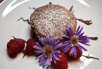 Molten chocolate cake