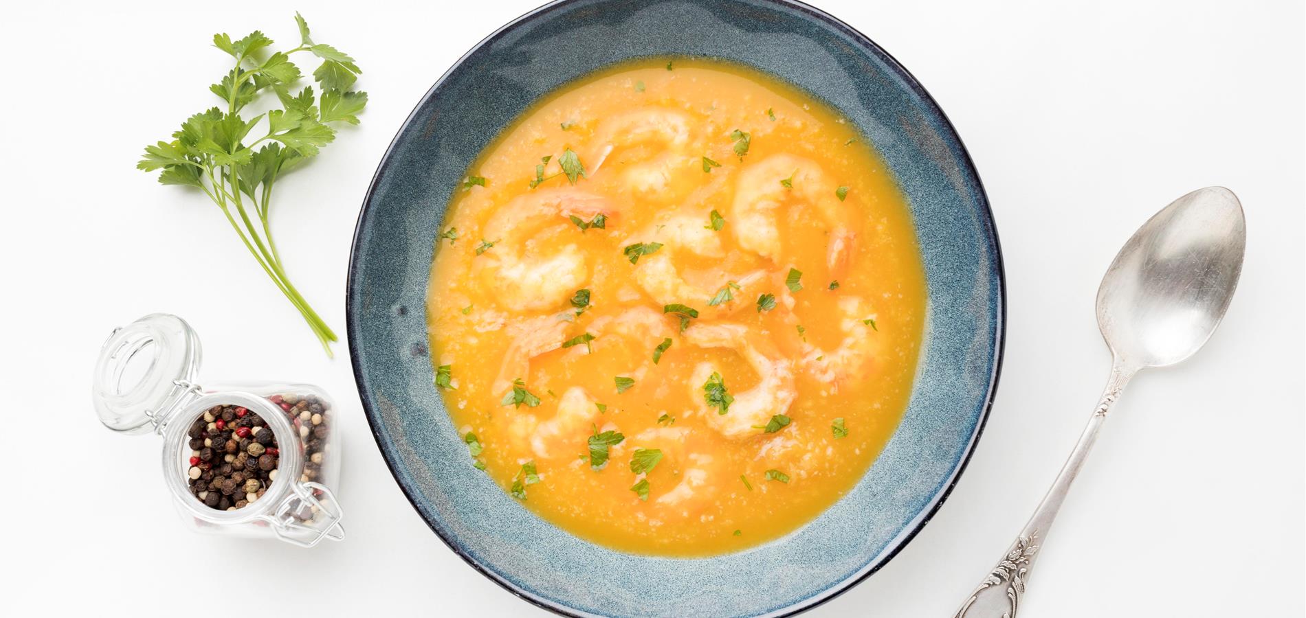 Zuppa di patate con gamberi