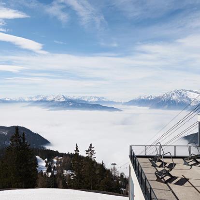 Herrliches Winterpanorama an der Bergstation der Seilbahn Meran 2000