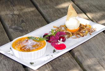 Apricot crème brûlée with vanilla ice cream