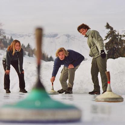 Skating and Curling in Lana and Environs
