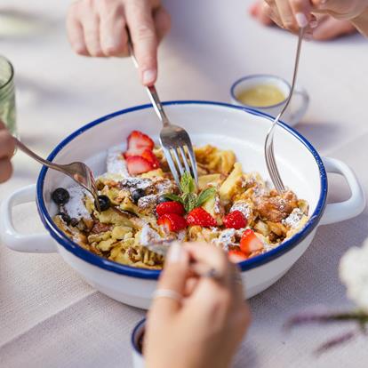 Früher ein Arme-Leute-Essen, heute ein geliebter Klassiker: Kaiserschmarrn.