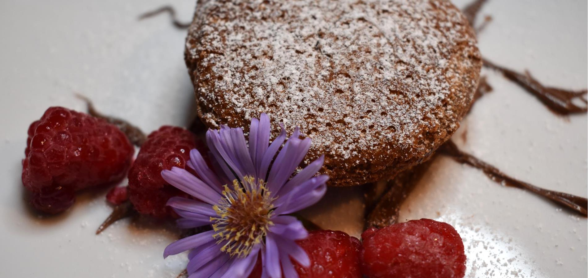 Molten chocolate cake
