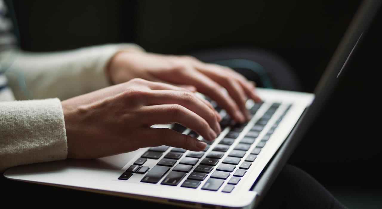 interaktiv-newsletter-kaitlyn-baker-unsplash