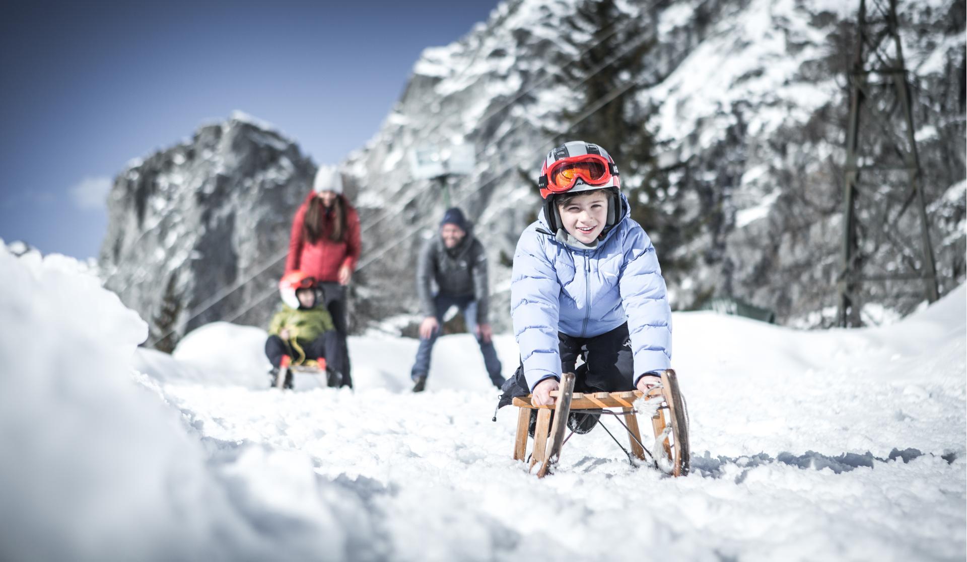 Divertimento in slittino per tutta la famiglia nell'area sciistica di Merano 2000