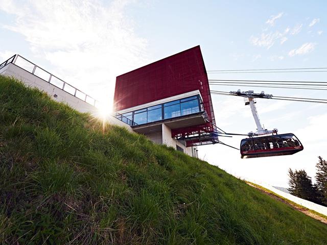 Die Bergstation Seilbahn Meran 2000 zählt zu den Sehenswürdigkeiten rund um Meran