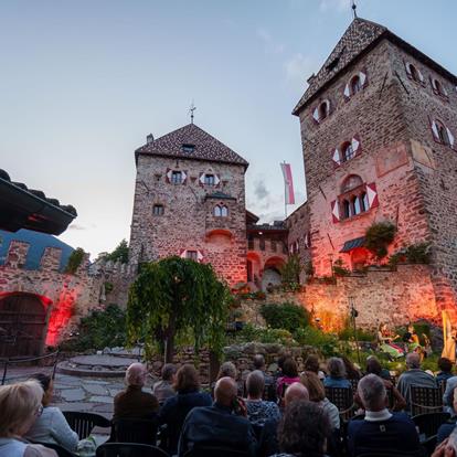 Burgen & Spectaculum a Prissiano