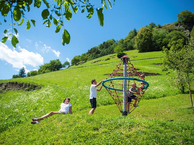 spielplatz-kinder-schaukel-tg-naturns-thomas-gruener-3