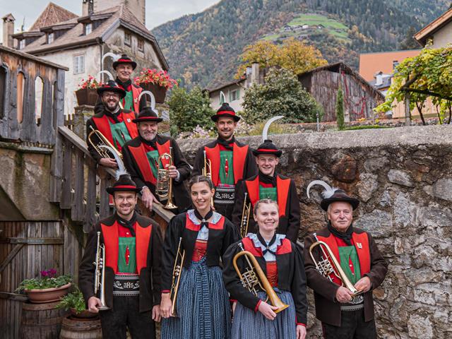 musikkapelle-partschins-musik-tradition-trachten-valentine-forrer-2025-11