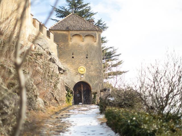 Schloss Juval - außen - Eingang - TG Naturns / Maria Gapp