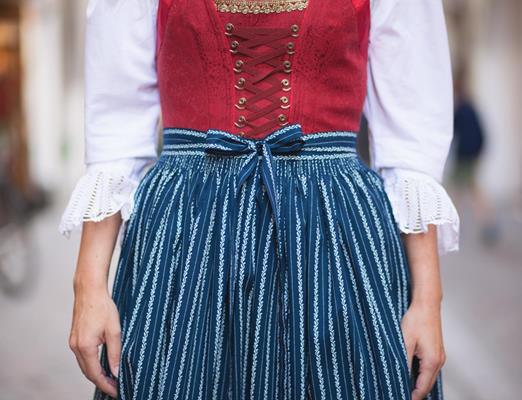 Tradition-Suedtiroler-Tracht-Meraner-Land-jp-1