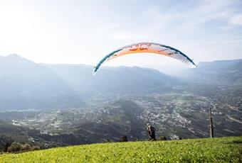 Paragliding in Tirolo