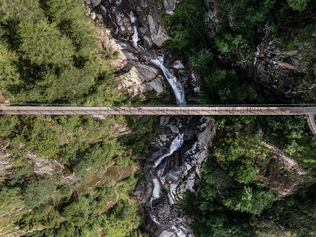 haengebruecke-1000-stufenschlucht-meraner-hoehenweg-tg-naturns-fotostudio-2000-3