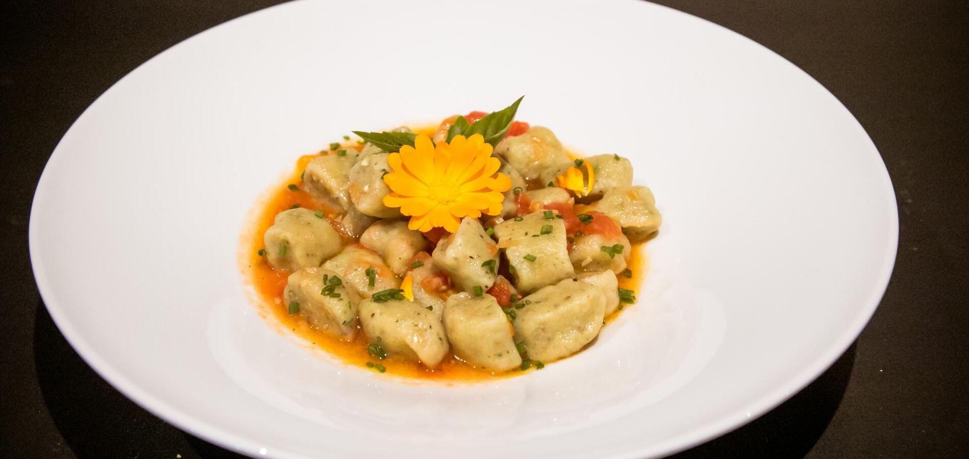 Venerdi della funivia con gnocchi alle erbe selvatiche presso l'albergo Waldbichl a Verano