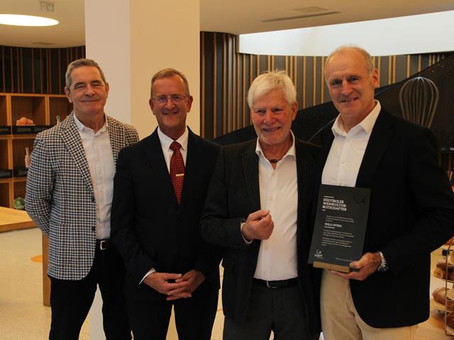 praemierung-weinkulturbotschafter-2025-bozen-gustelier-tv-marling-theo-hendrich-2