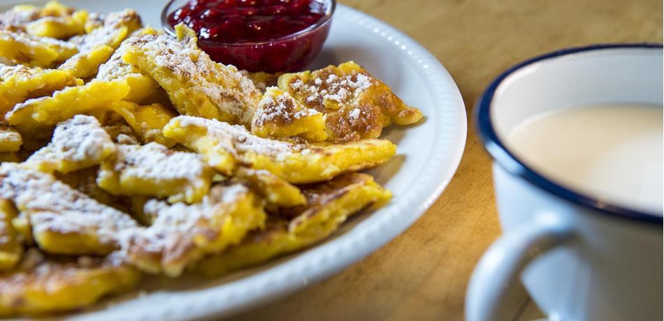 In many restaurant in Hafling, Vöran and Meran 2000 will be served a Kaiserschmarrn
