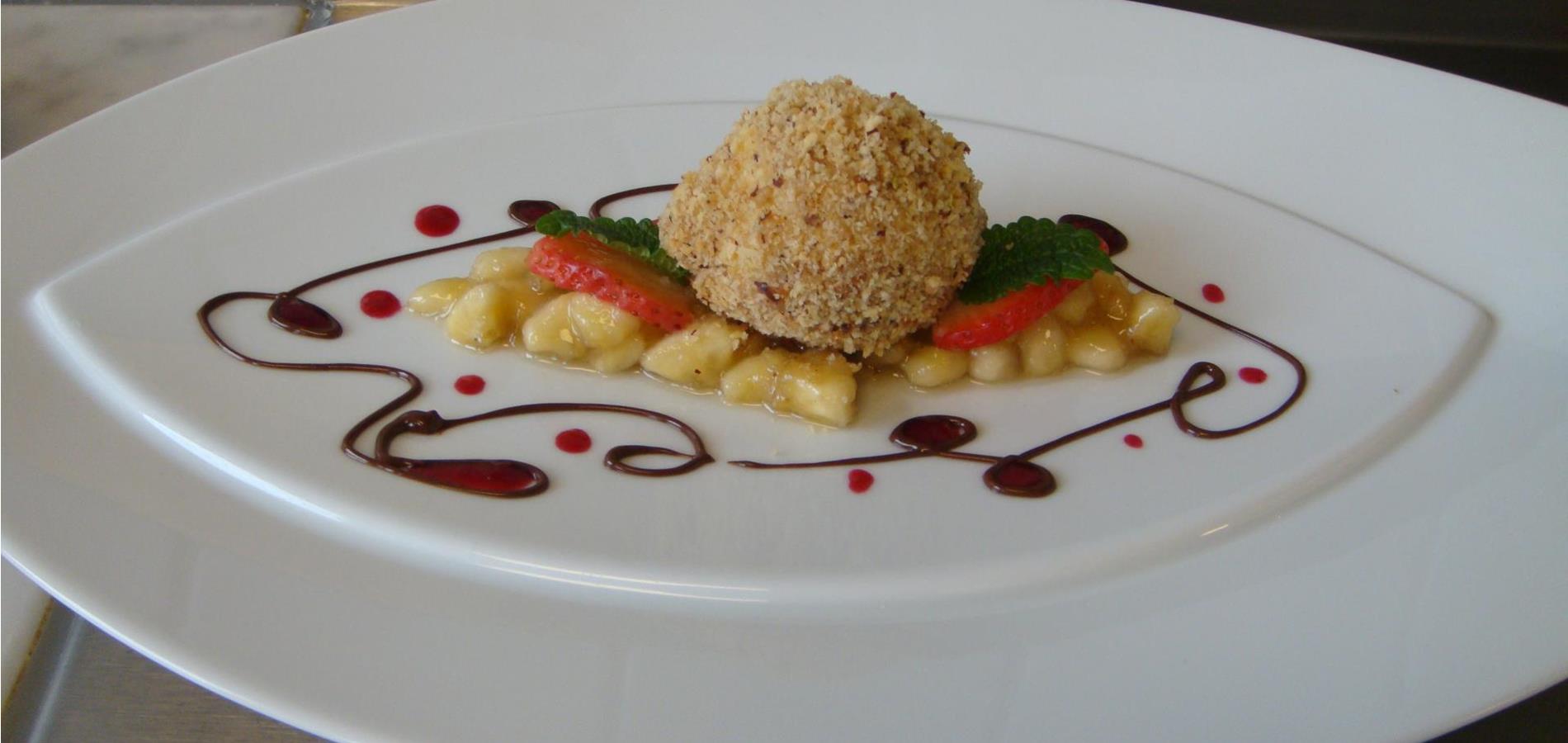 Erdbeerknödel - Topfenknödel mit Erdbeerherz