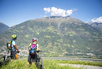 Gli appassionati di mountain bike a Naturno possono godere di una vista meravigliosa