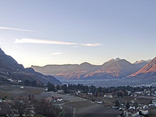 Freibad Lido Schenna - Blick auf Obermais/Meran und das Etschtal, im Hintergrund die Laugenspitze