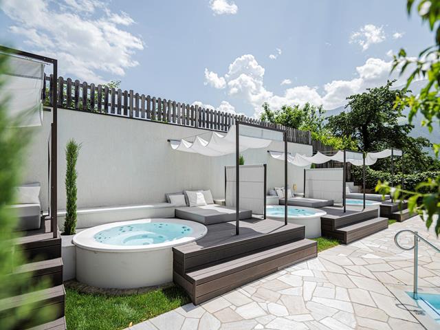 preidlhof-new-private-outdoor-spa-lounges-preidlhof-3